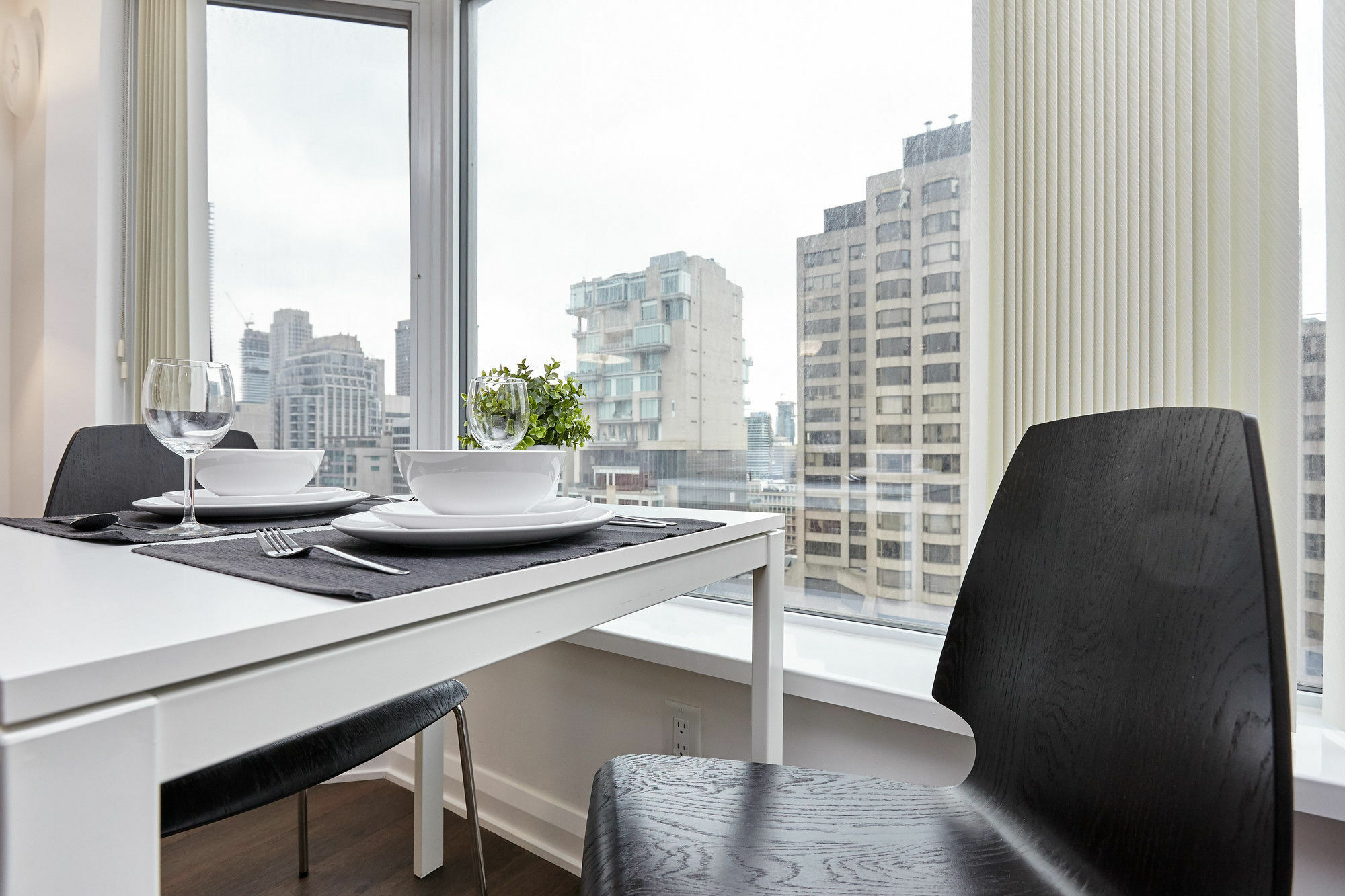 Atlas Suites - Yorkville Furnished Apartments Toronto Bagian luar foto